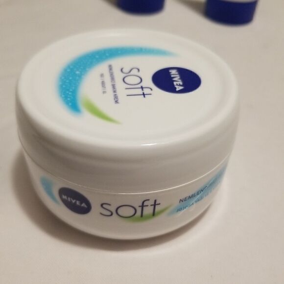 Nivea Soft Light Moisturizing Creme Face & Body new - Picture 3 of 5